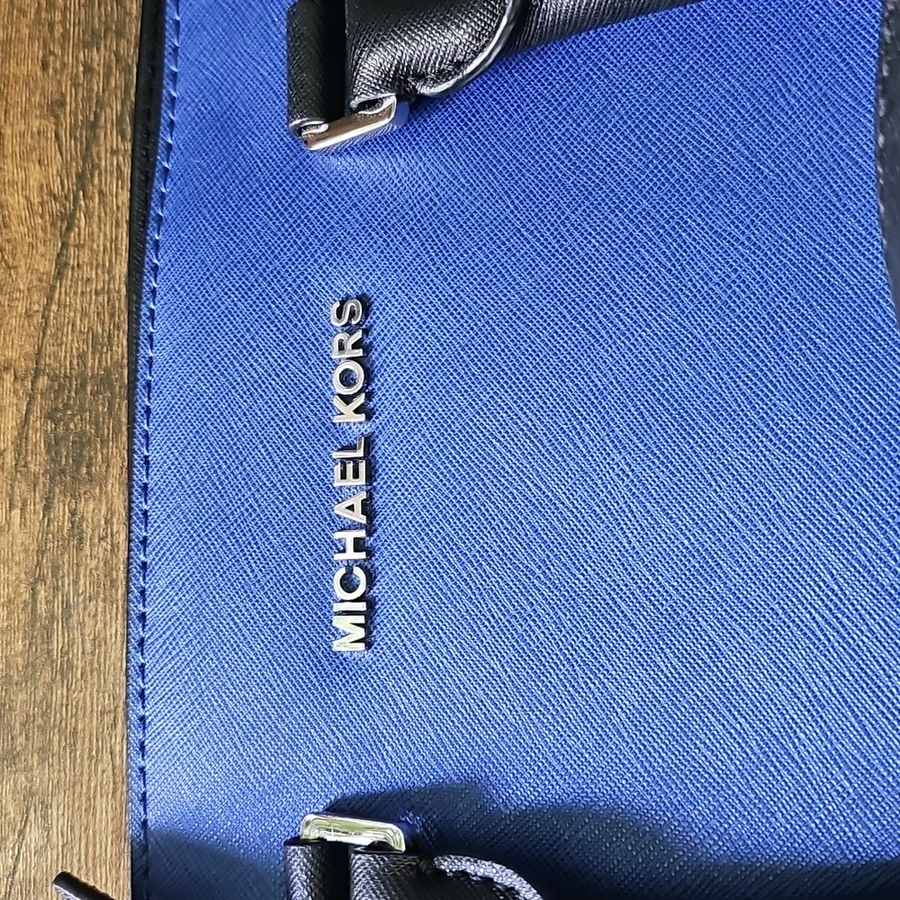 Michael Kors Large Selma Bag - Picture 2 of 7